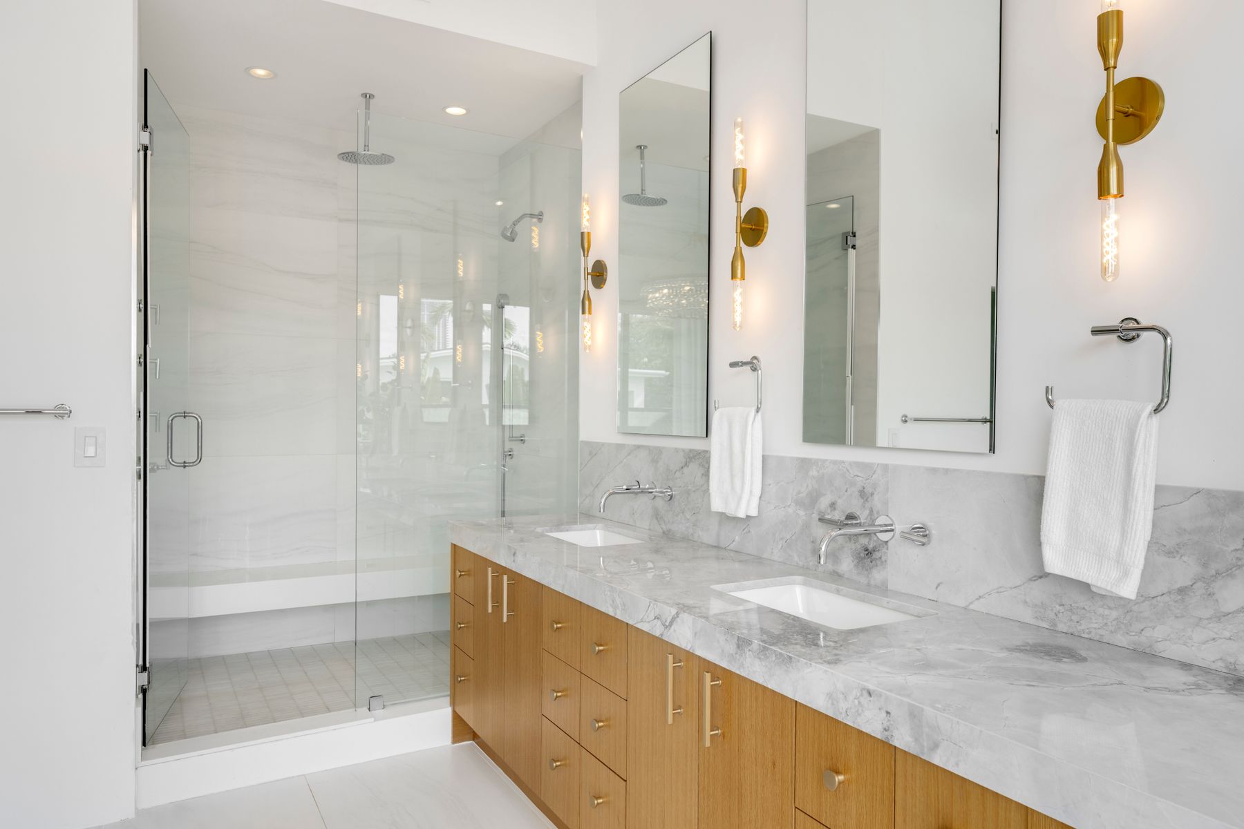 795 Lakeview Drive Miami Beach FL 33140