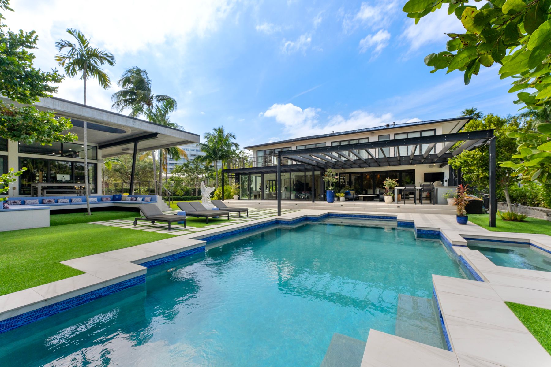 795 Lakeview Drive Miami Beach FL 33140