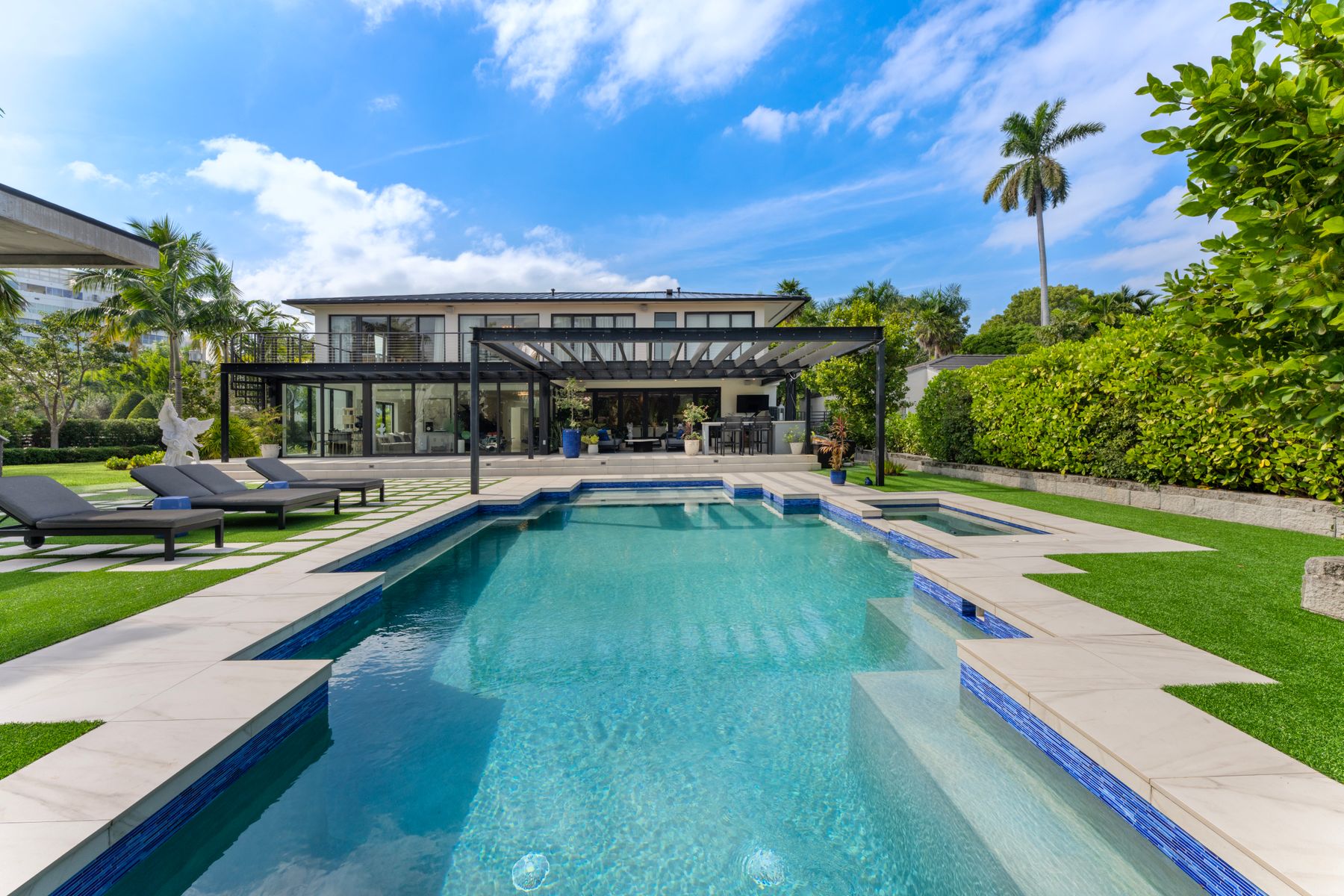 795 Lakeview Drive Miami Beach FL 33140