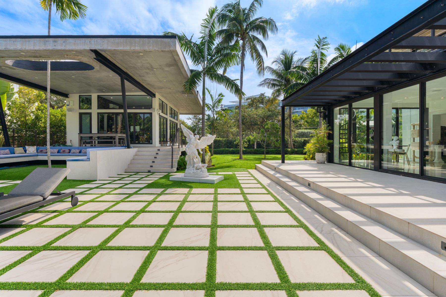 795 Lakeview Drive Miami Beach FL 33140