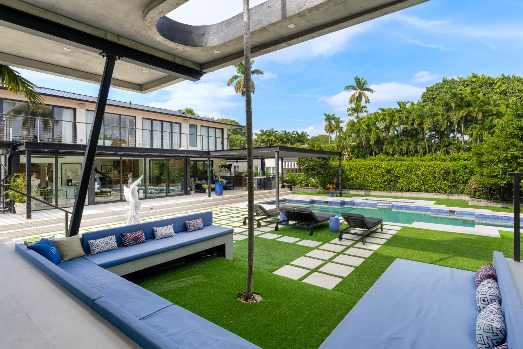 795 Lakeview Drive Miami Beach FL 33140