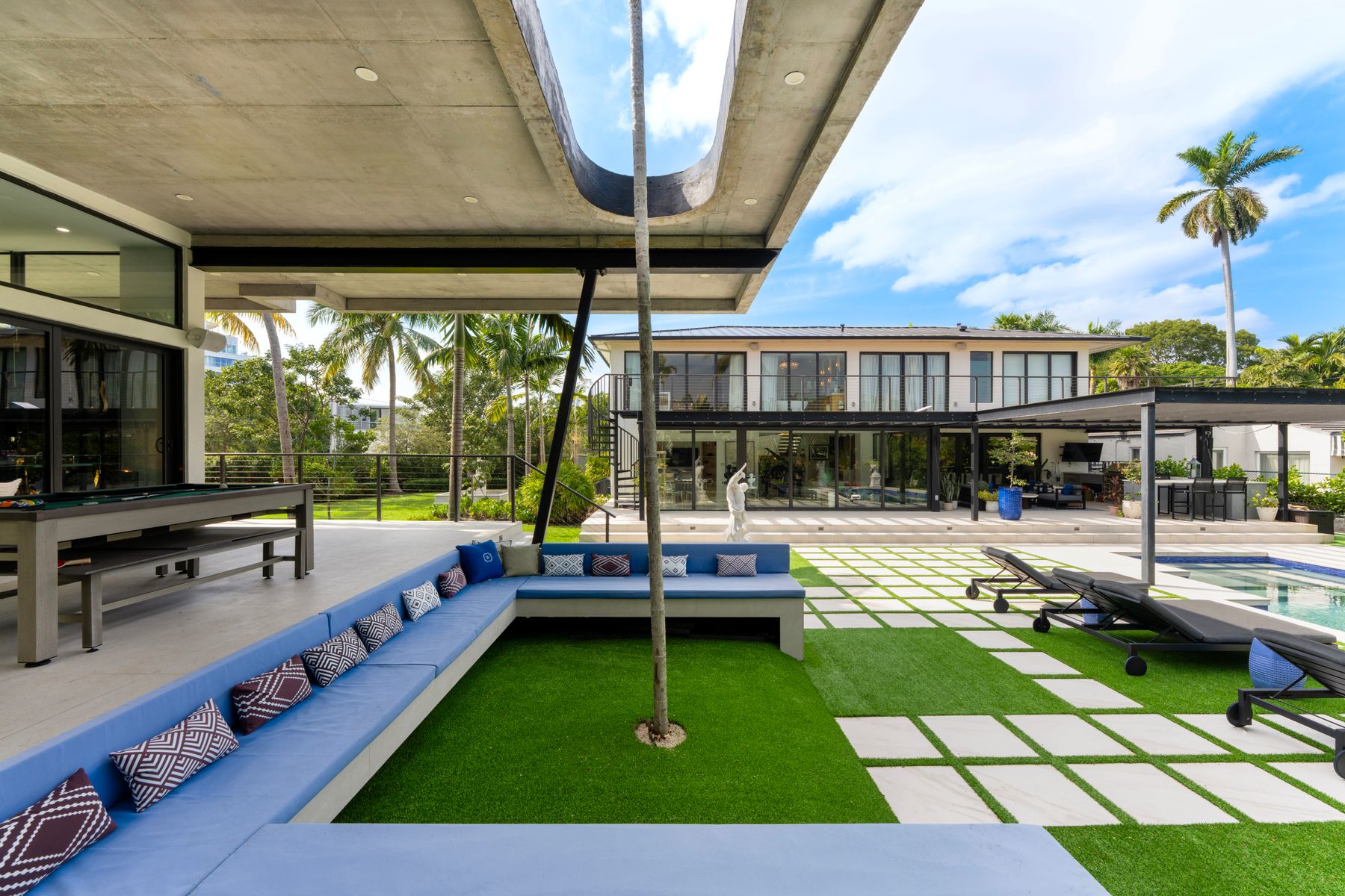 795 Lakeview Drive Miami Beach FL 33140