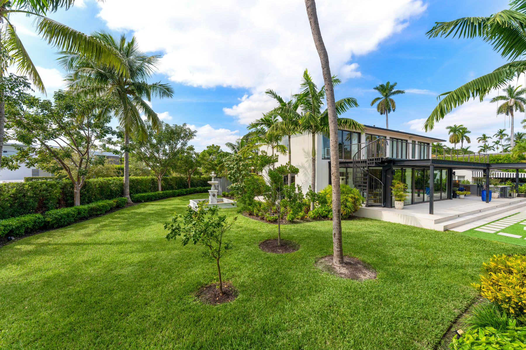 795 Lakeview Drive Miami Beach FL 33140