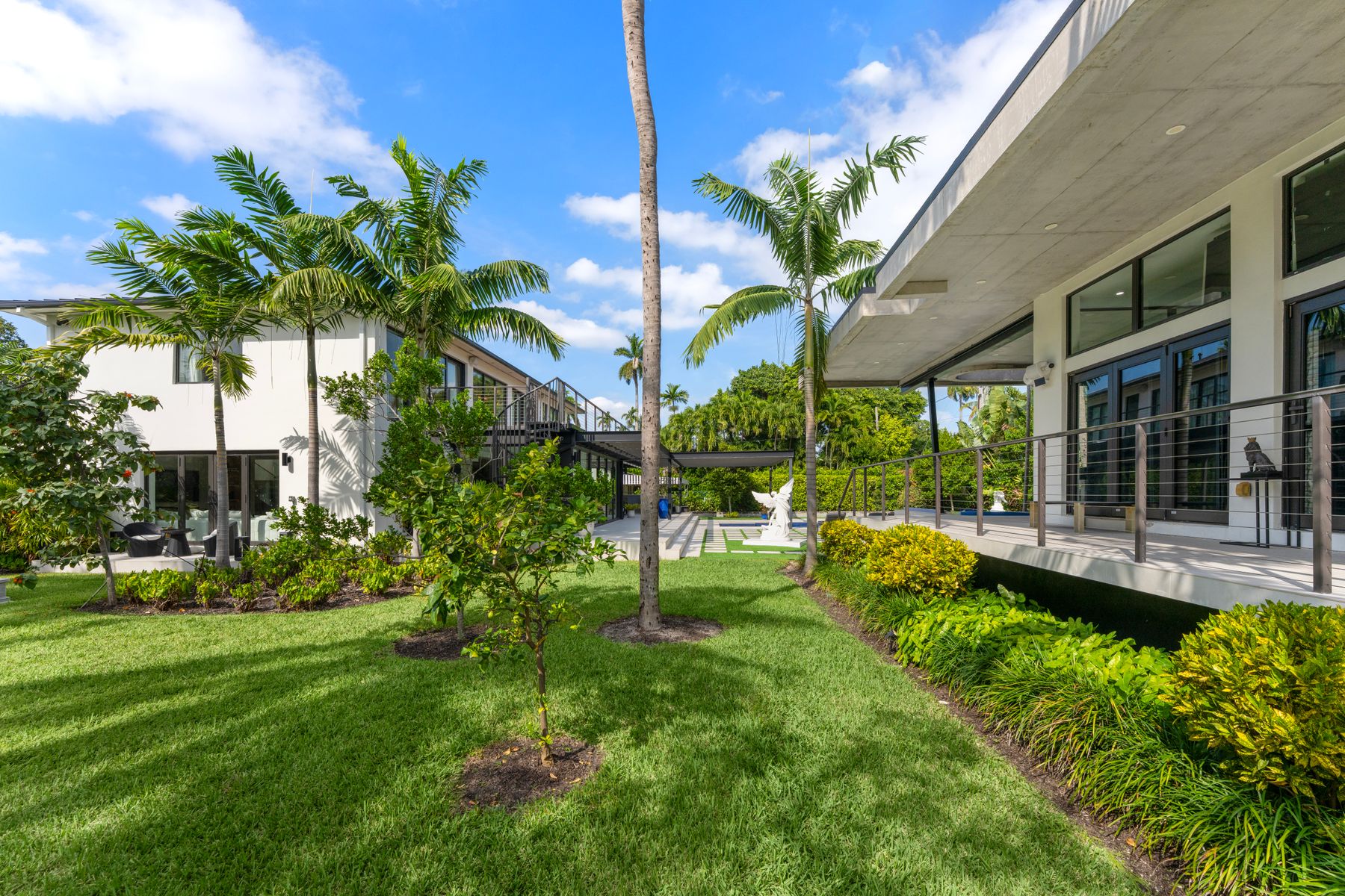 795 Lakeview Drive Miami Beach FL 33140