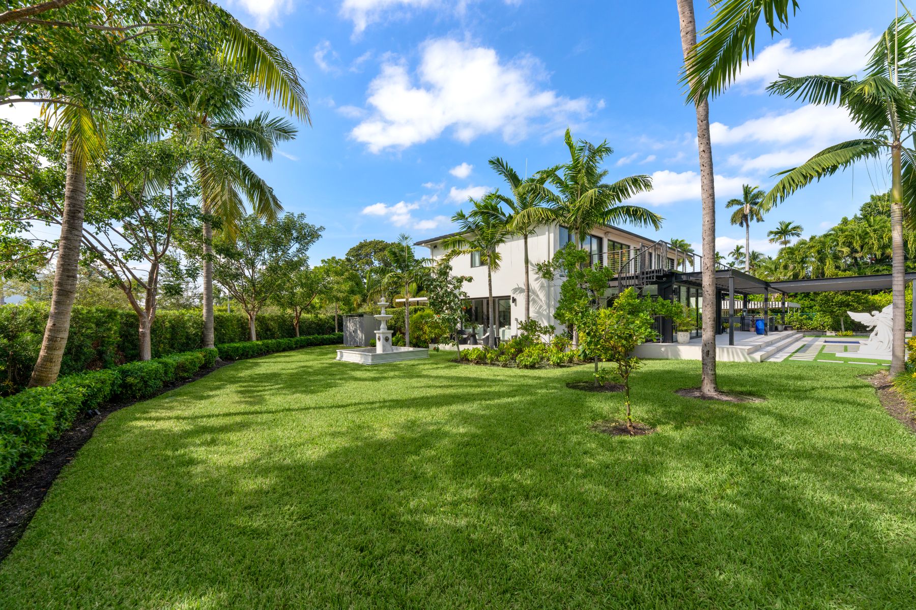795 Lakeview Drive Miami Beach FL 33140