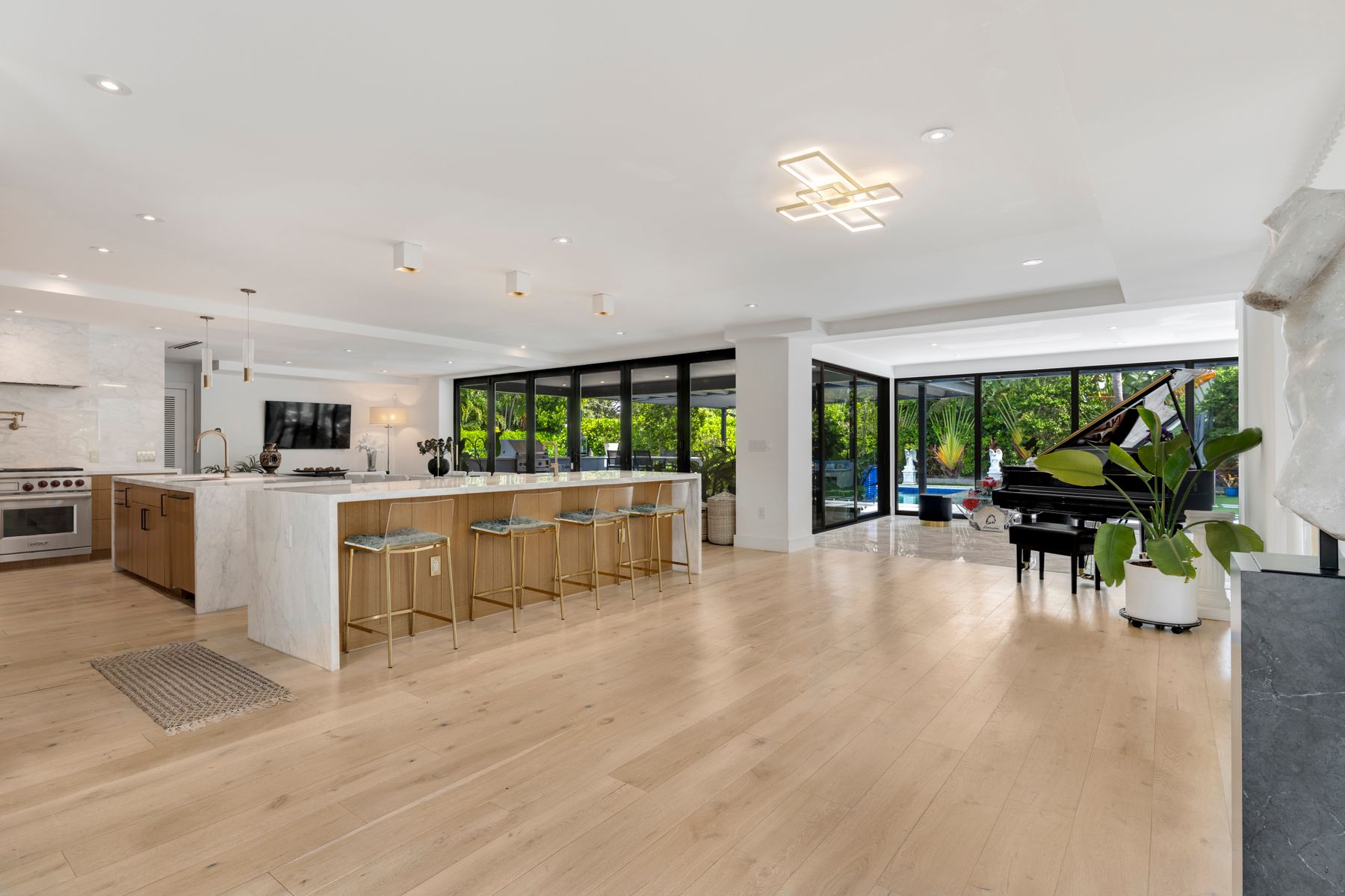 795 Lakeview Drive Miami Beach FL 33140