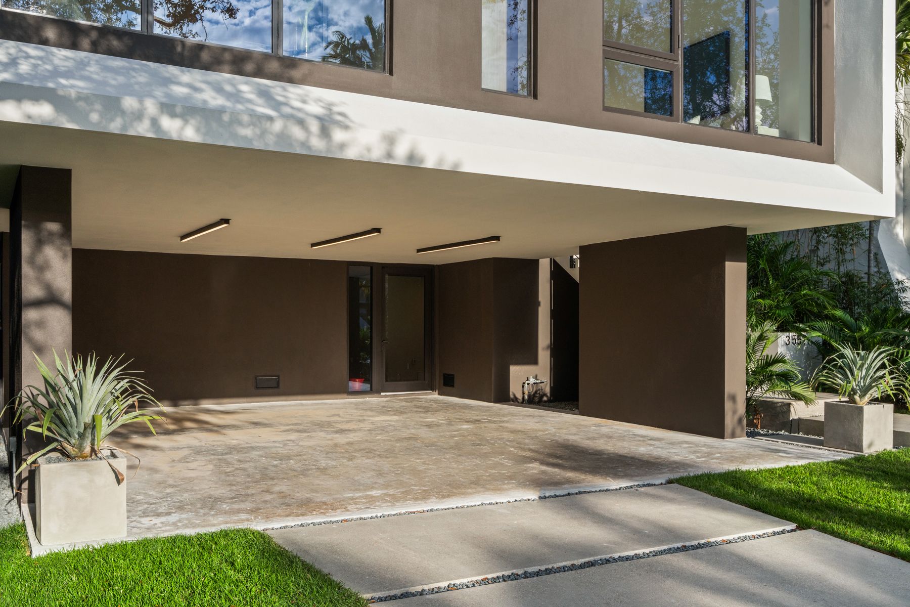 3551 Crystal Court Miami FL 33133