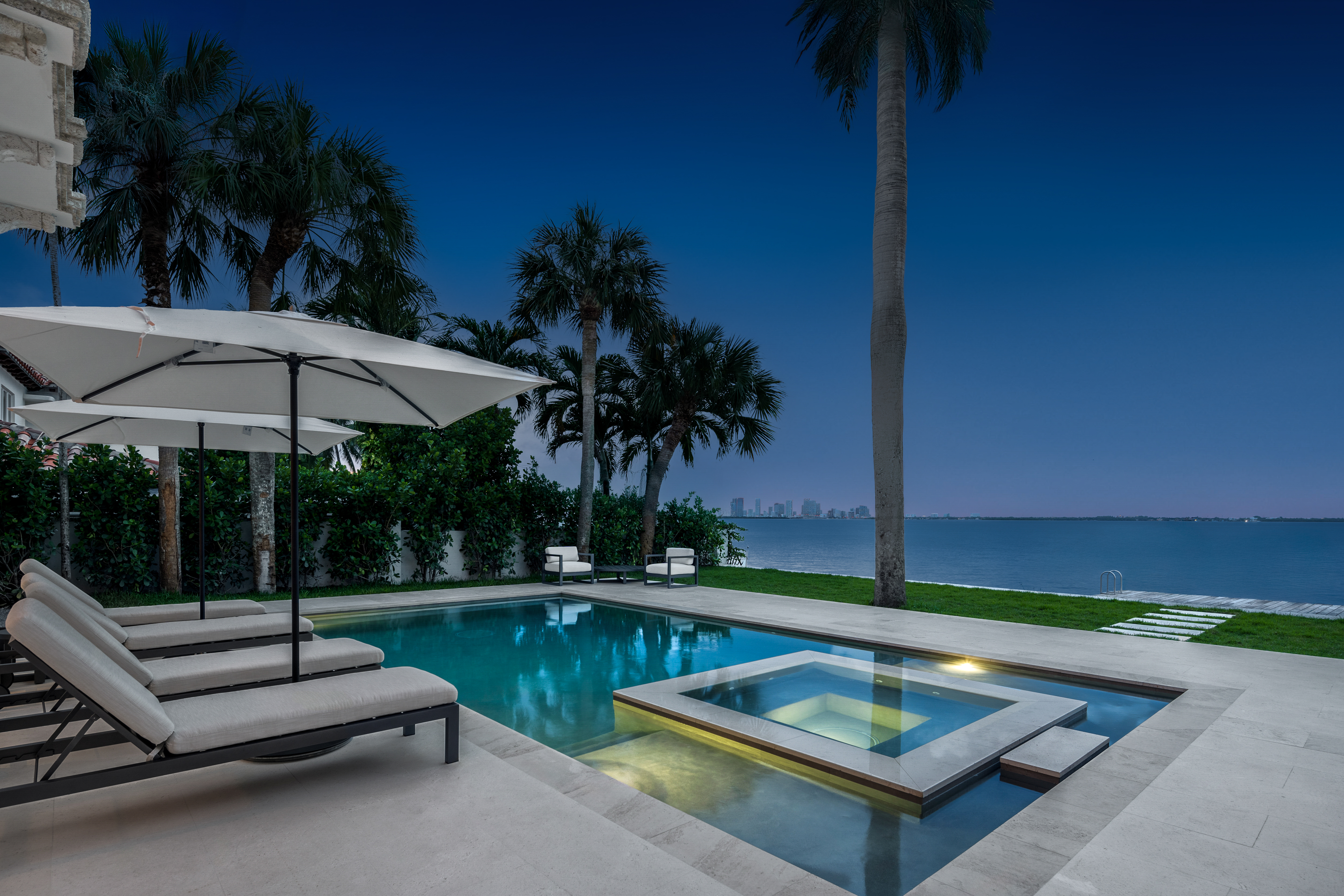5300 N Bay Road Miami Beach FL 33140