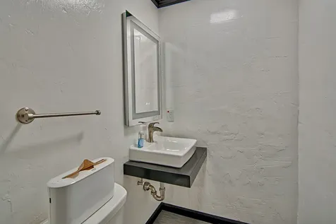 1724 NE 2nd Street Gainesville FL 32609