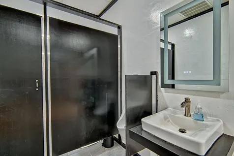 1724 NE 2nd Street Gainesville FL 32609