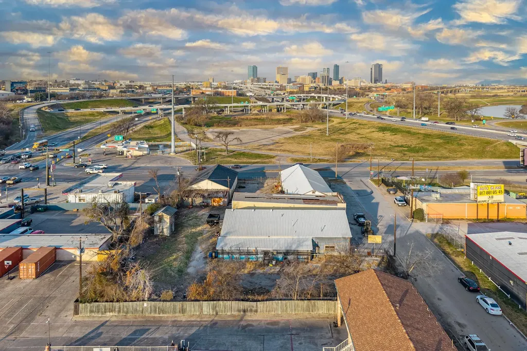 2101 N. Riverside Drive And 1808 Bomar Avenue Fort Worth TX 76111
