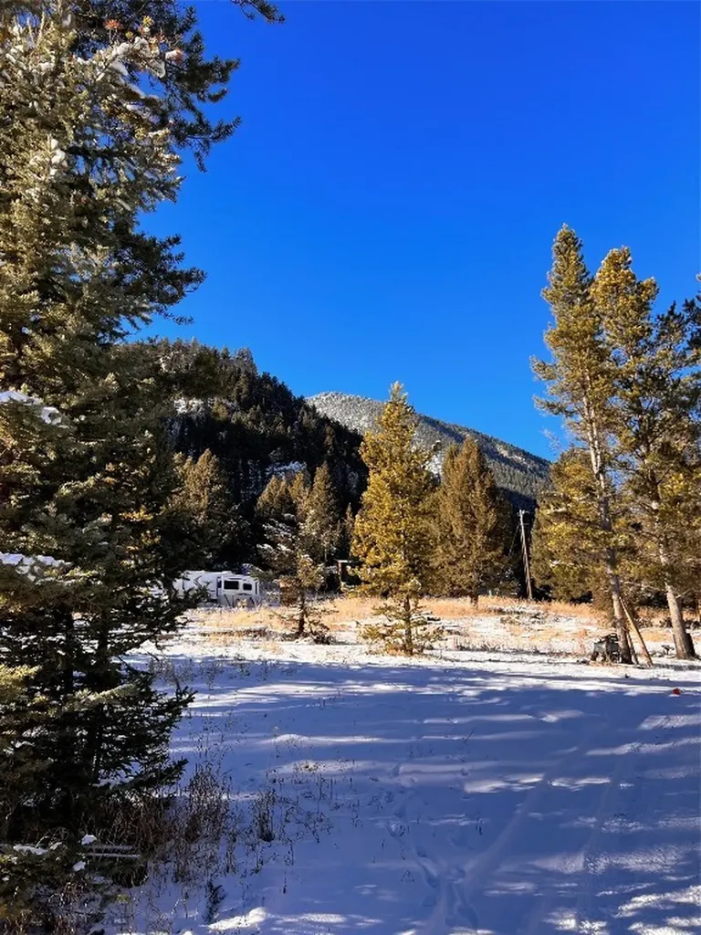 37299 Gallatin Road Gallatin Gateway MT 59730