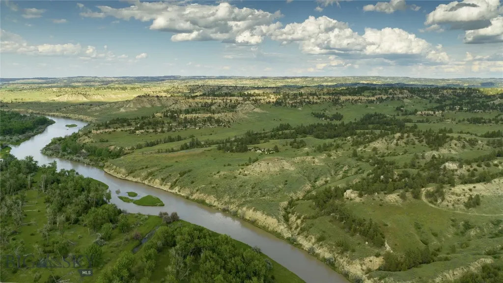 4653 Big Horn Valley Road Other MT 59024