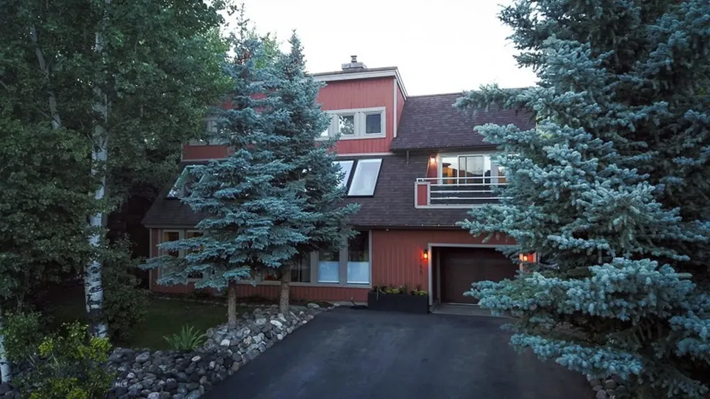 2755 Little Coyote Road Big Sky MT 59716