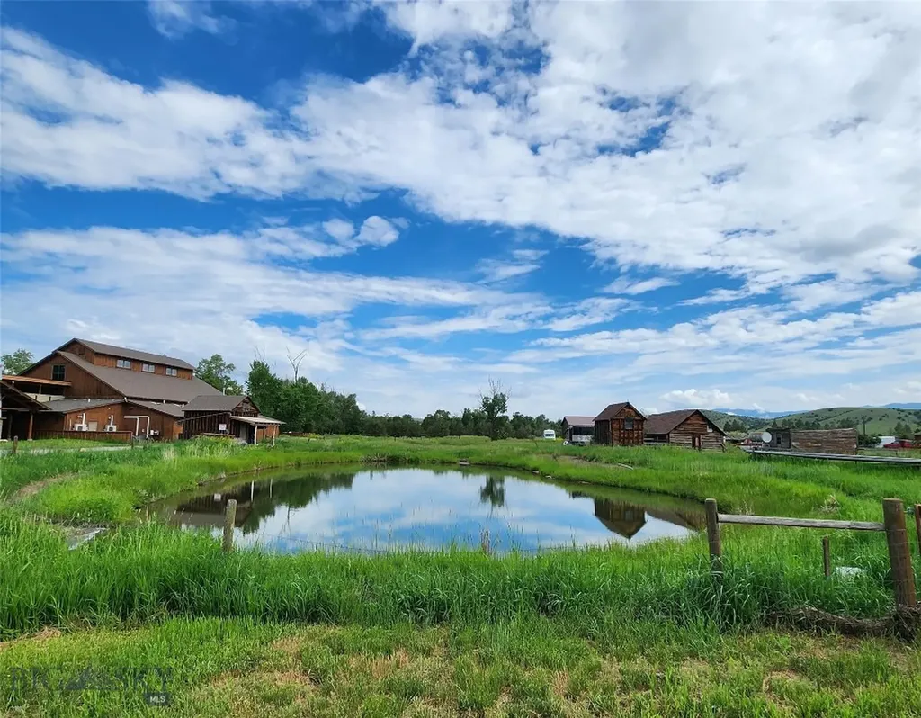 8977 Dry Creek Road Belgrade MT 59714