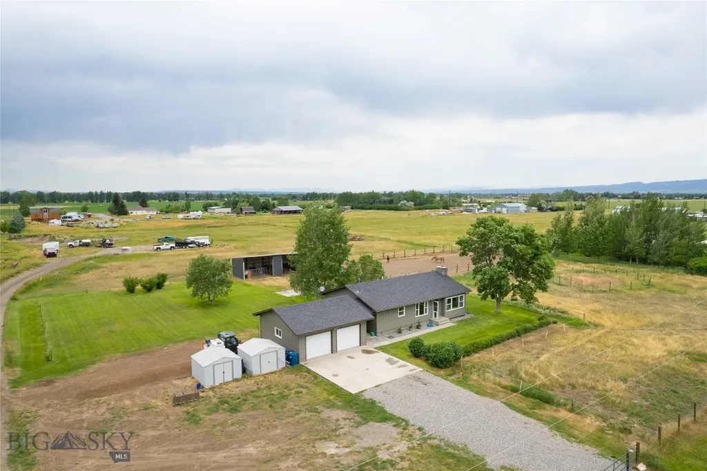 2401 Weaver Lane Belgrade MT 59714