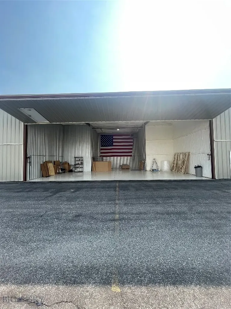 105 Hangar 105 Gallatin Field Belgrade MT 59714