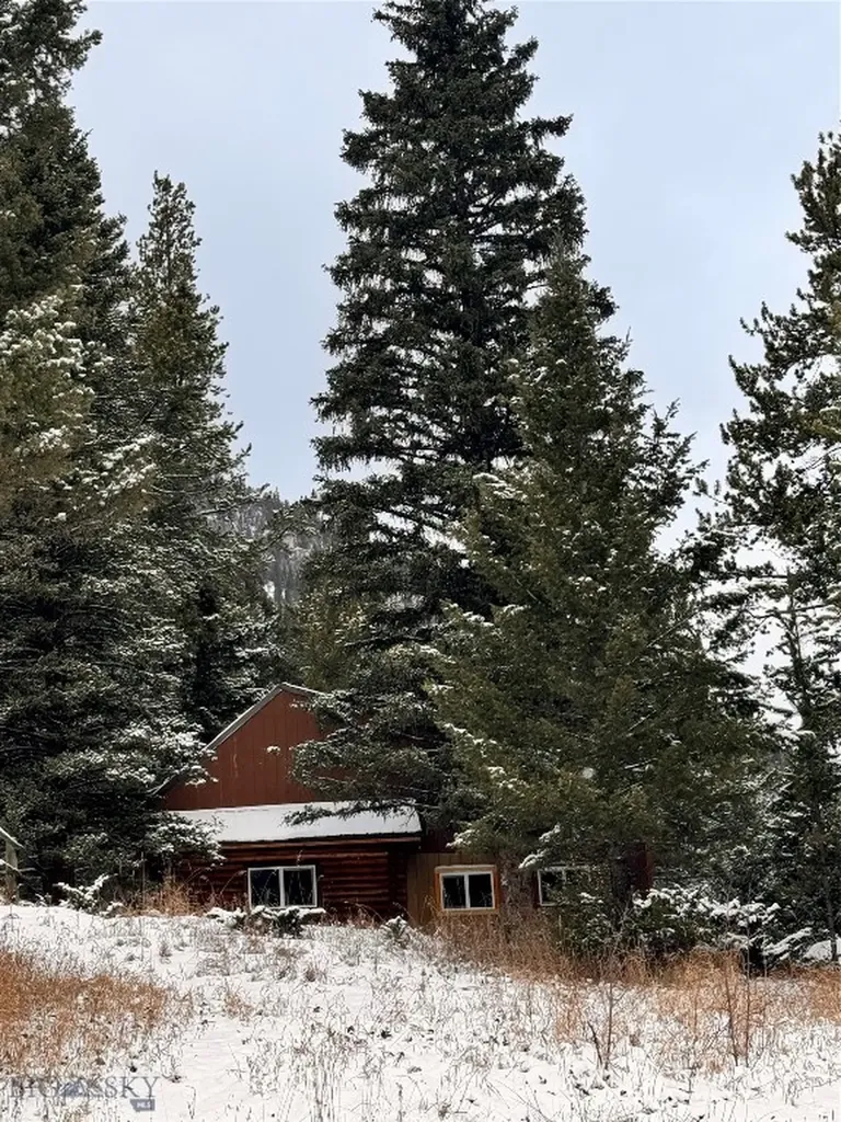 37329 Gallatin Road Gallatin Gateway MT 59730