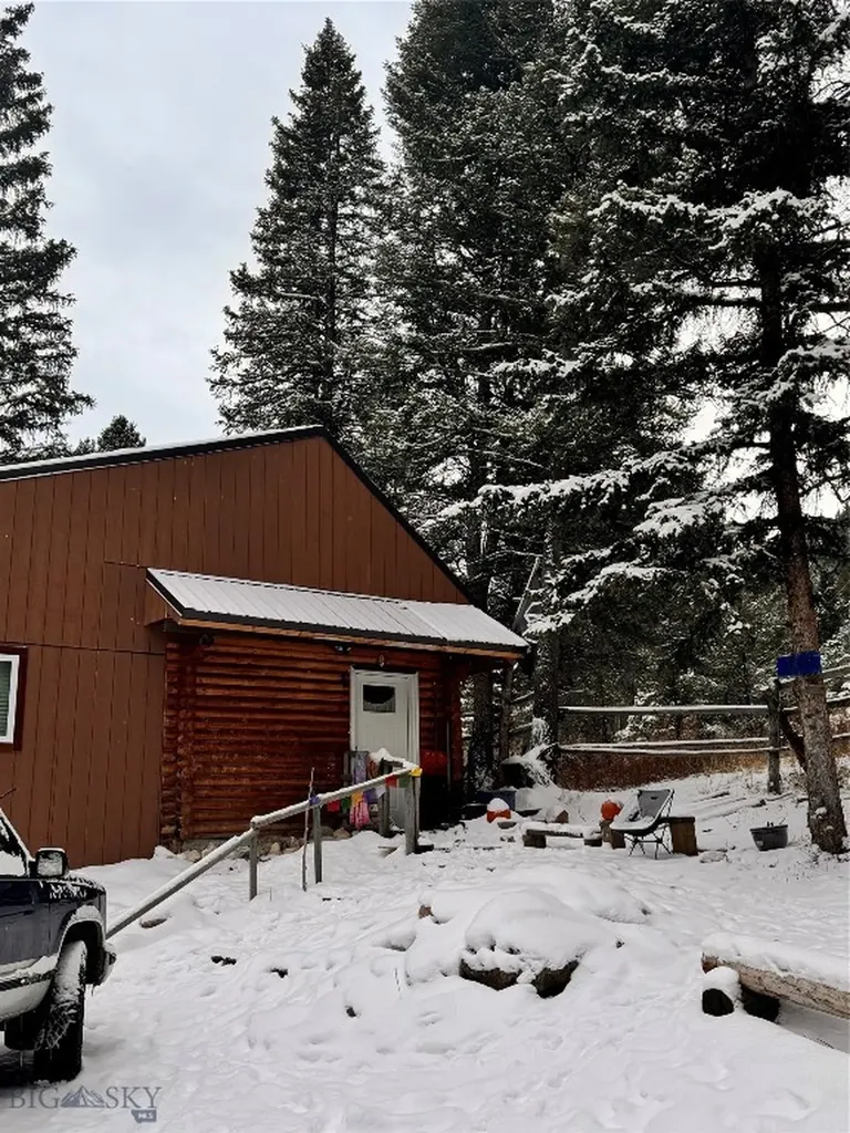 37329 Gallatin Road Gallatin Gateway MT 59730