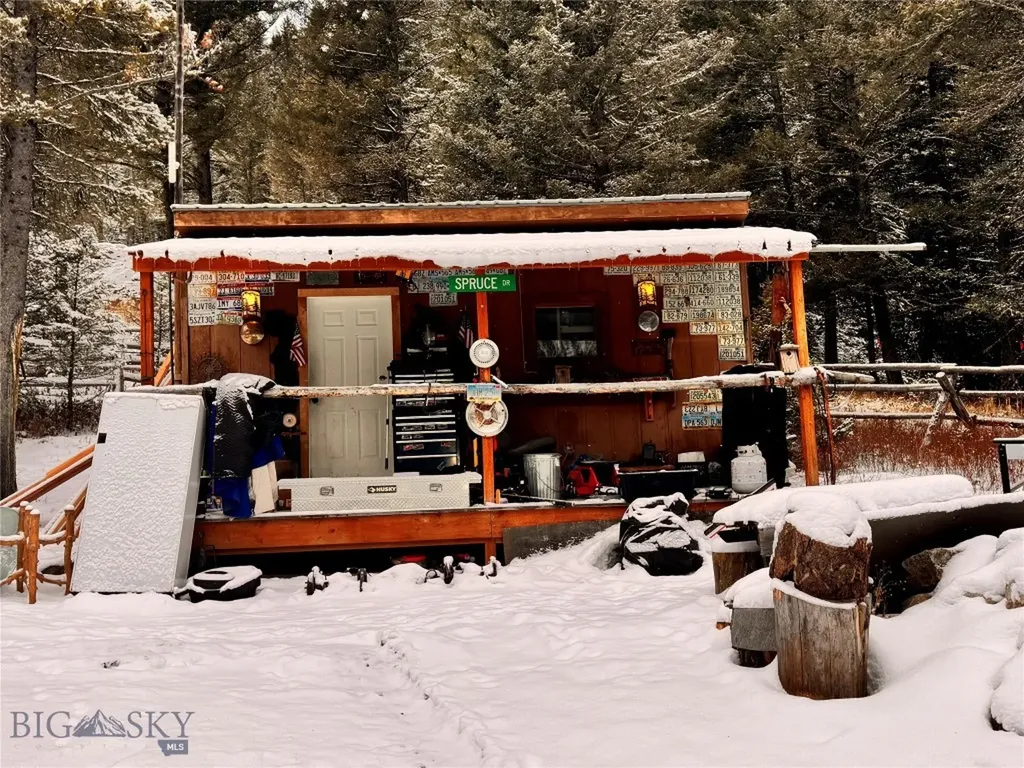 37329 Gallatin Road Gallatin Gateway MT 59730