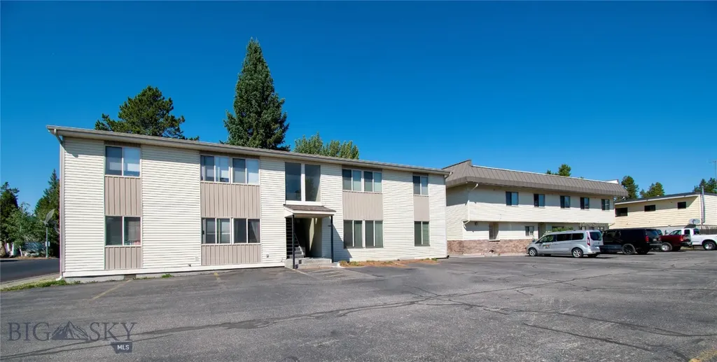 321/327 Gibbon Avenue West Yellowstone MT 59758