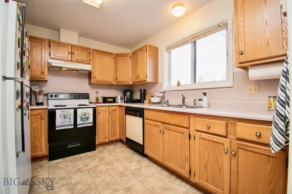 321/327 Gibbon Avenue West Yellowstone MT 59758