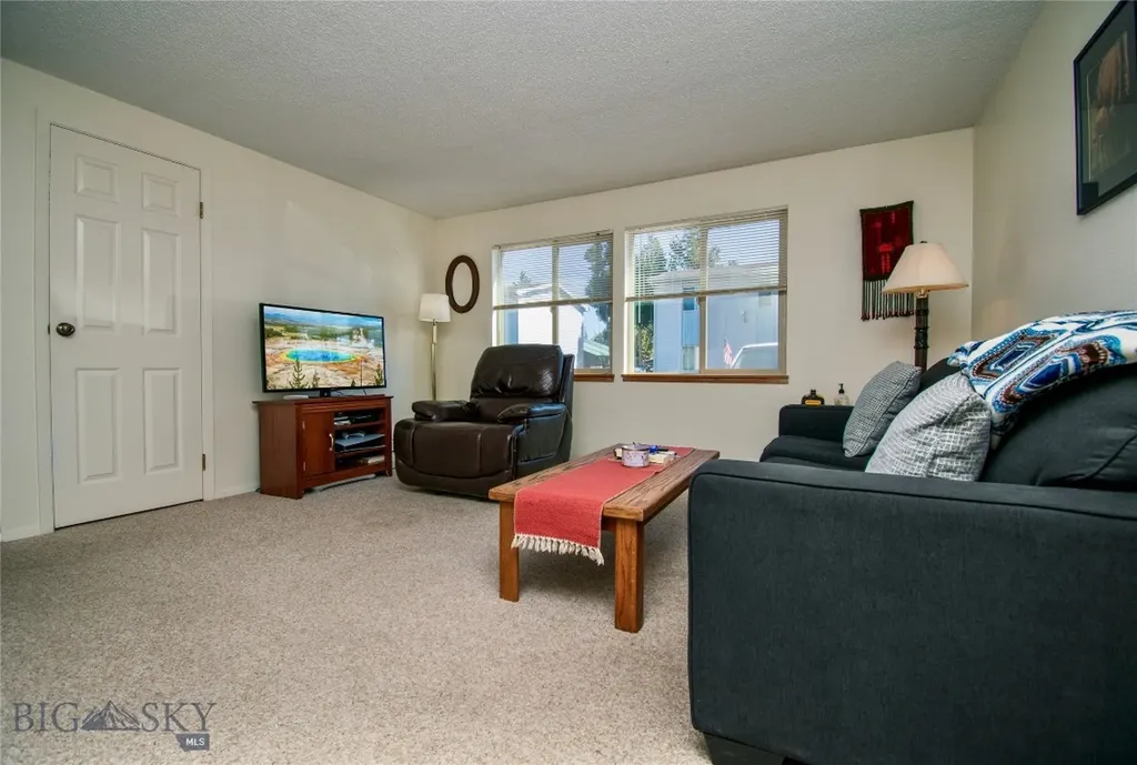 321/327 Gibbon Avenue West Yellowstone MT 59758