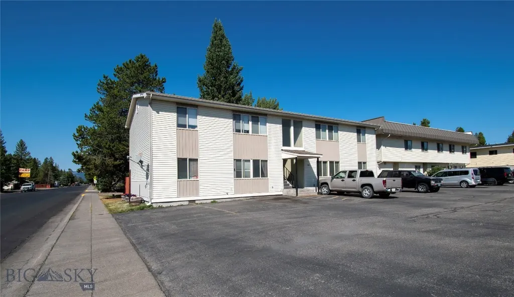 321/327 Gibbon Avenue West Yellowstone MT 59758