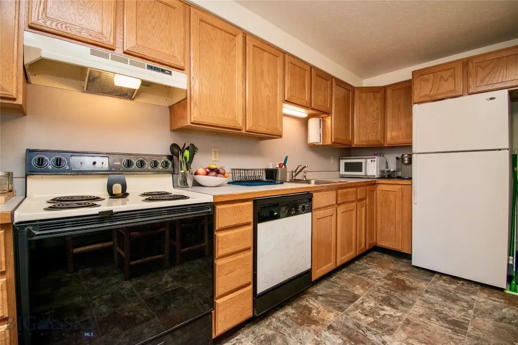 321/327 Gibbon Avenue West Yellowstone MT 59758