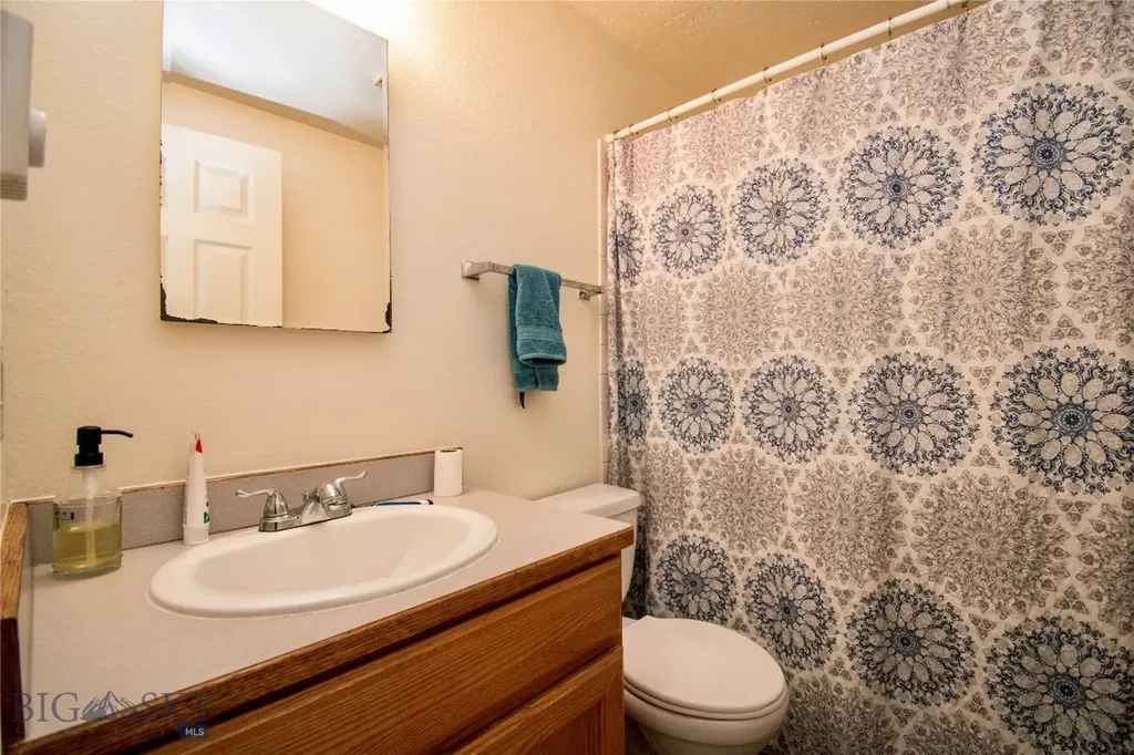 321/327 Gibbon Avenue West Yellowstone MT 59758