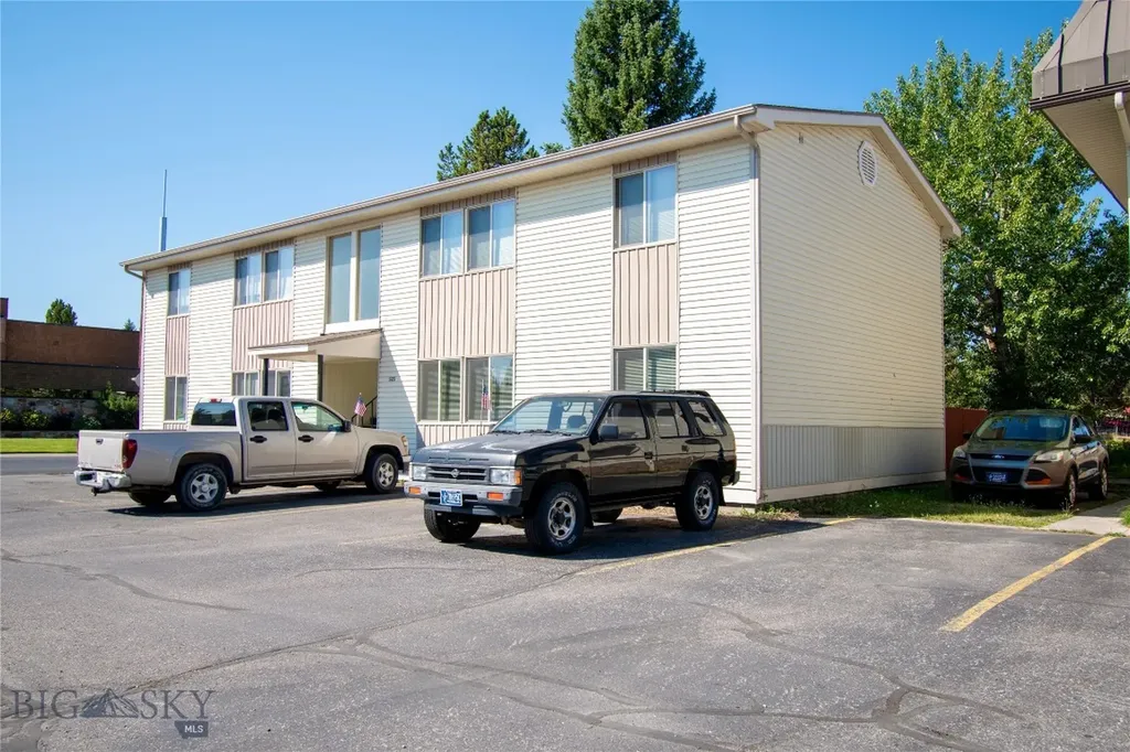 321/327 Gibbon Avenue West Yellowstone MT 59758