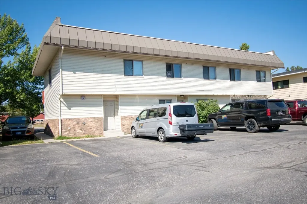 321/327 Gibbon Avenue West Yellowstone MT 59758