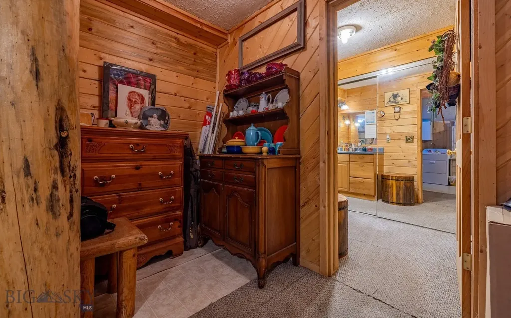 715 Us Highway 212 W Cooke City MT 59020