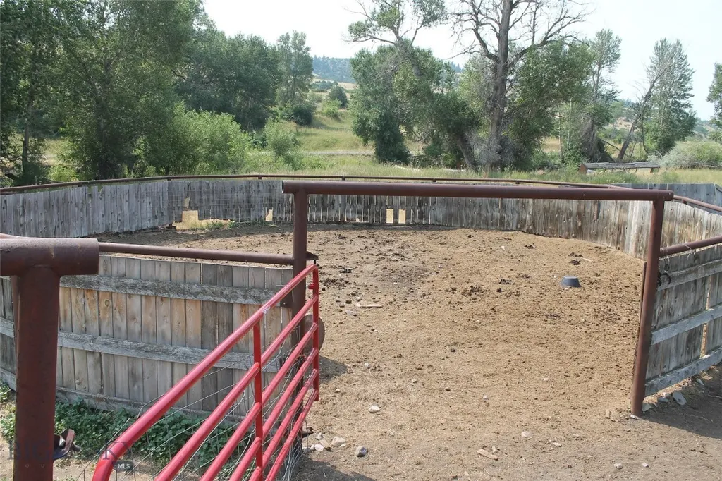 126 Upper Deer Creek Big Timber MT 59011