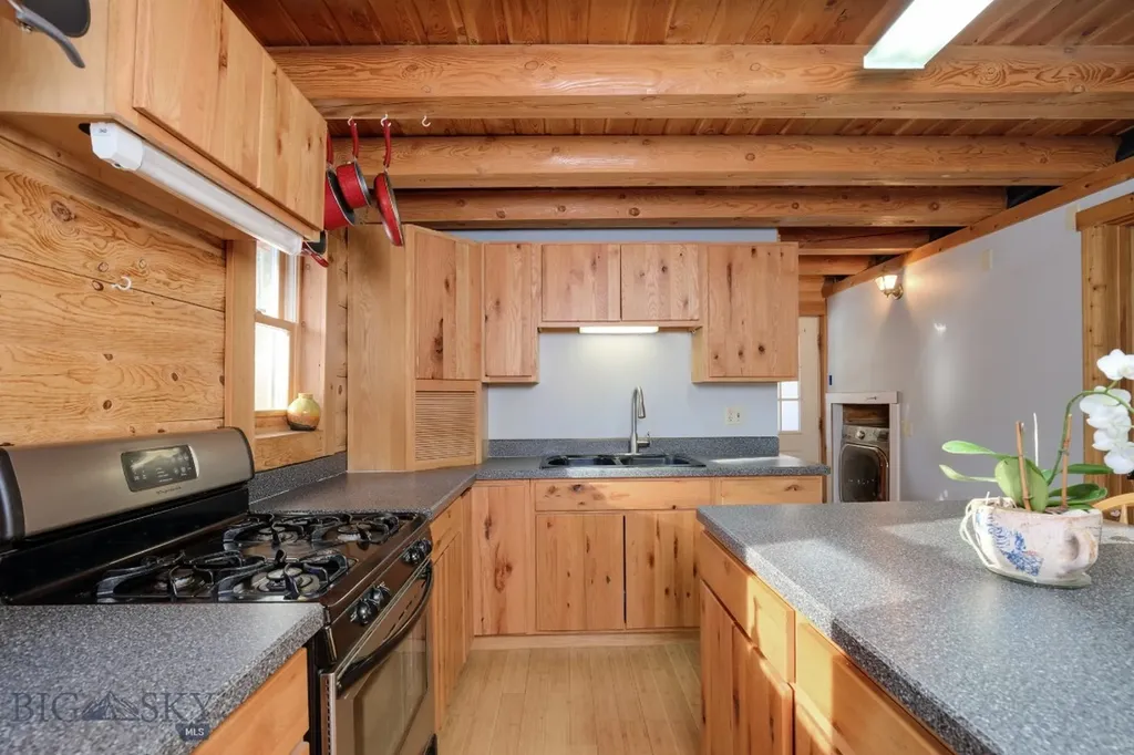 1155 &1269 Dudley Creek Road Gallatin Gateway MT 59730