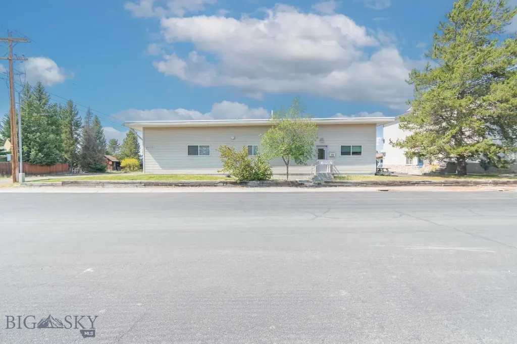 24 N Faithful Street West Yellowstone MT 59758