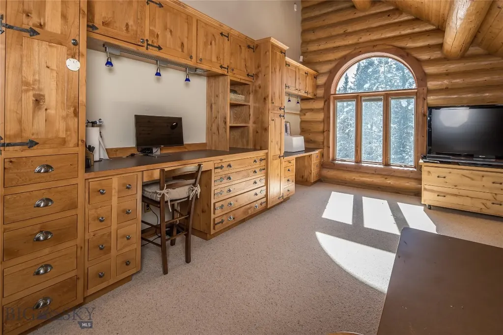 141 Black Wolf Ridge Big Sky MT 59730