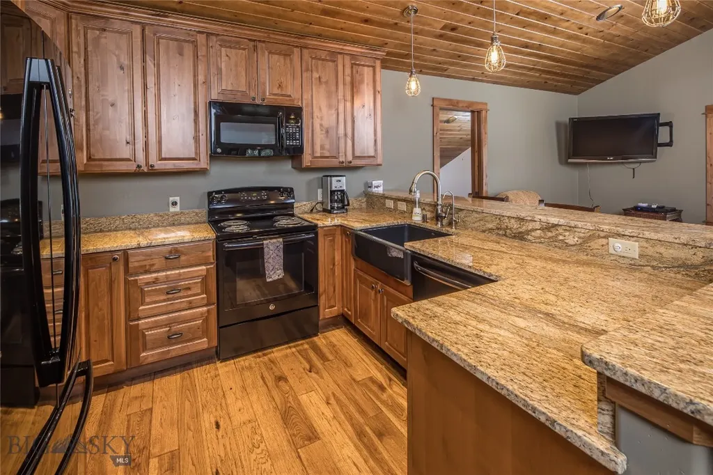 141 Black Wolf Ridge Big Sky MT 59730