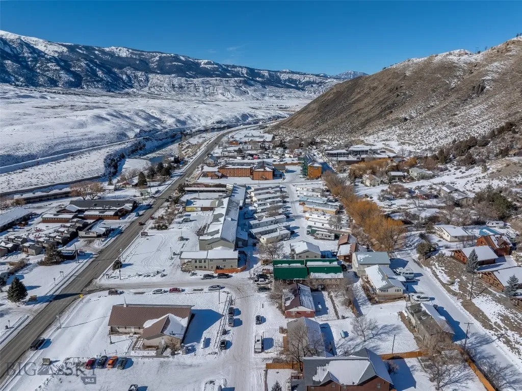 102 Travertine Street Gardiner MT 59030