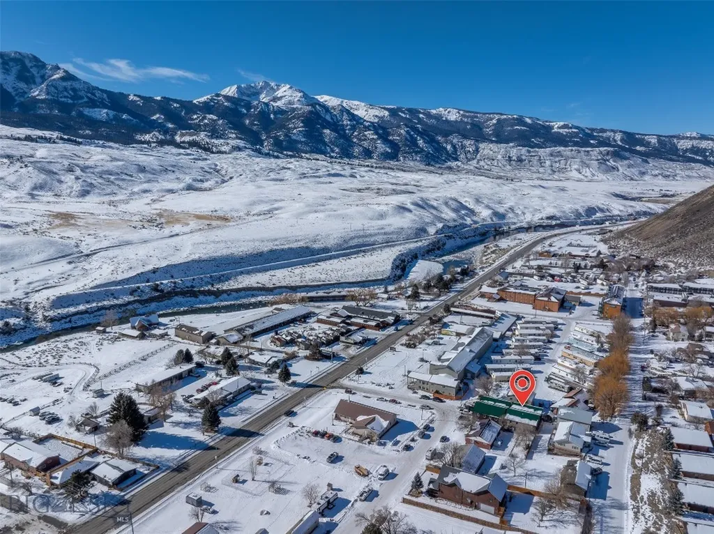102 Travertine Street Gardiner MT 59030