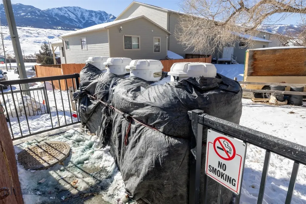 102 Travertine Street Gardiner MT 59030