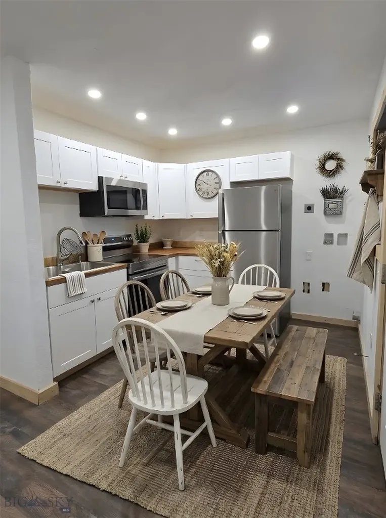 102 Travertine Street Gardiner MT 59030