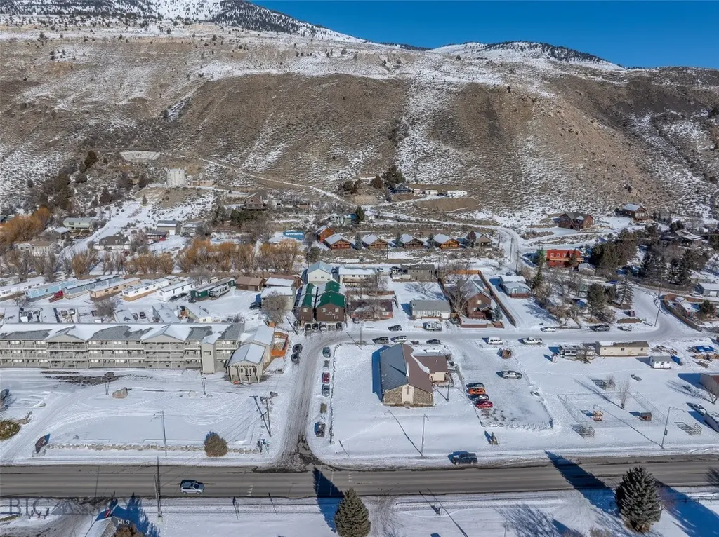 102 Travertine Street Gardiner MT 59030