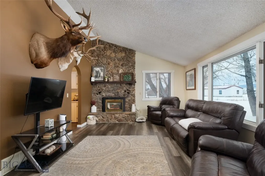 2521 Weaver Lane Belgrade MT 59714