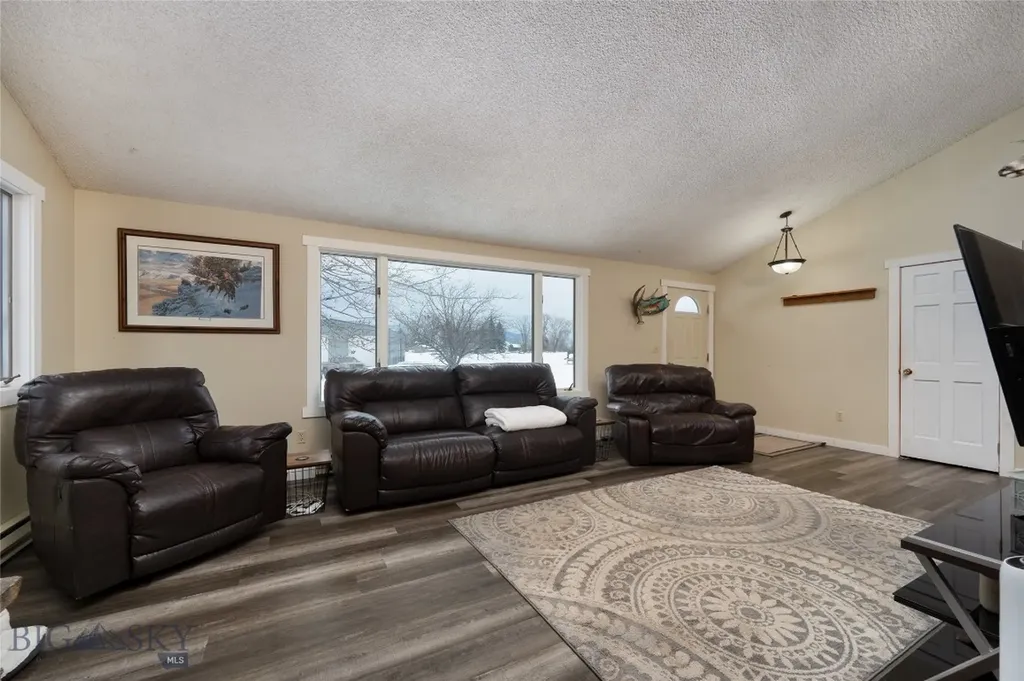 2521 Weaver Lane Belgrade MT 59714