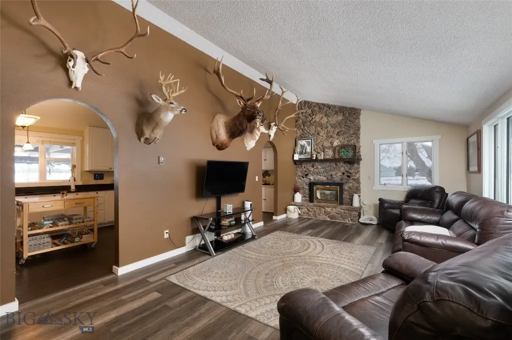 2521 Weaver Lane Belgrade MT 59714
