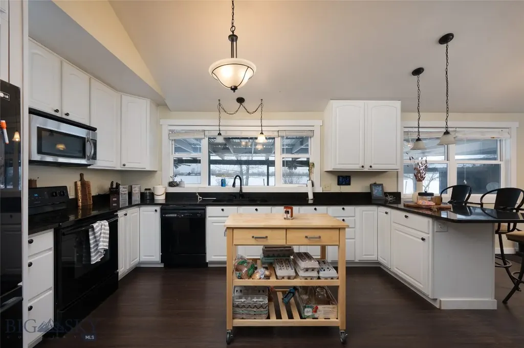 2521 Weaver Lane Belgrade MT 59714