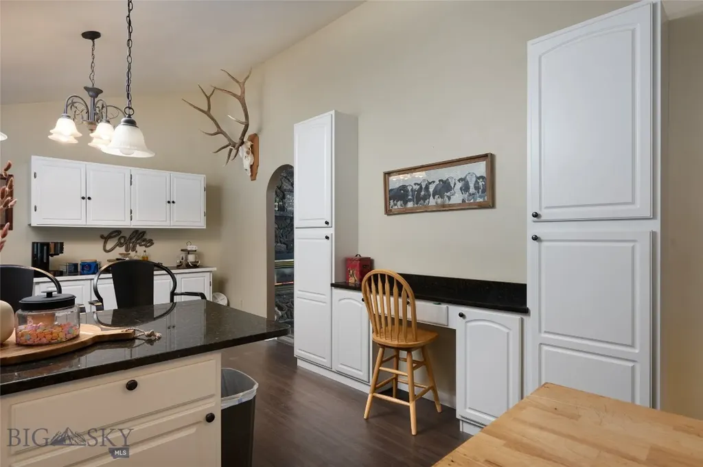2521 Weaver Lane Belgrade MT 59714