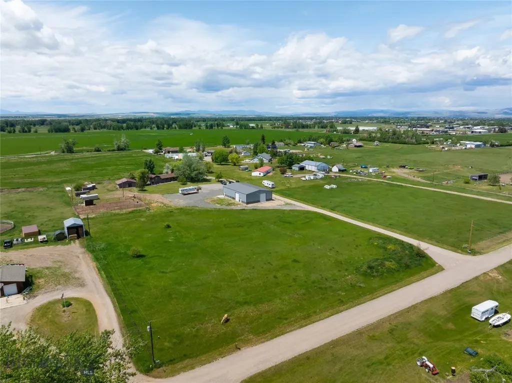 2521 Weaver Lane Belgrade MT 59714