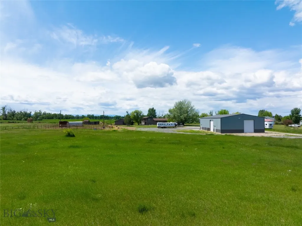 2521 Weaver Lane Belgrade MT 59714